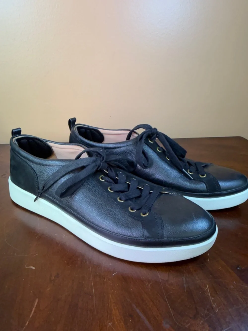 Vionic Black Leather‎ Lace-Up Sneakers with White Sole